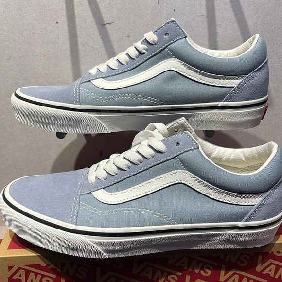 Vans WMNS Old Skool
Color Theory Dusty Blue
VN0007NTDSB Light Blue Sneakers - Picture 2 of 16